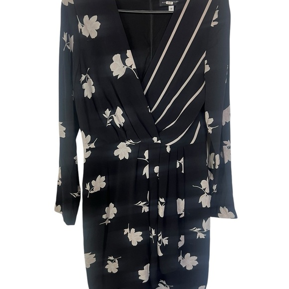 Slate & Willow Black Floral Wrap Dress - Size 8 - RTR - Excellent Condition! - Picture 4 of 11